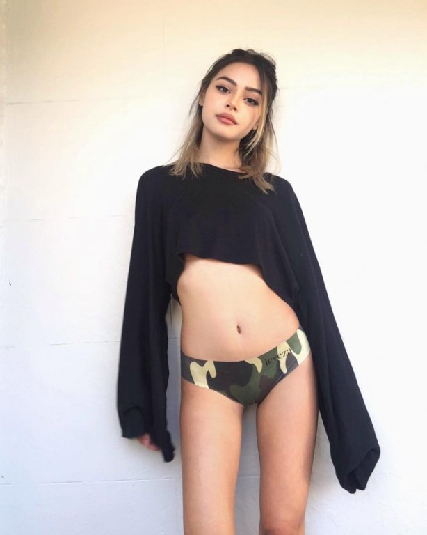 5 kiểu chụp ảnh giúp Lily Maymac bé tẹo nhưng vẫn sexy