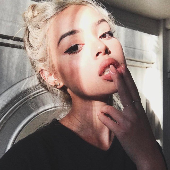 5 kiểu chụp ảnh giúp Lily Maymac bé tẹo nhưng vẫn sexy
