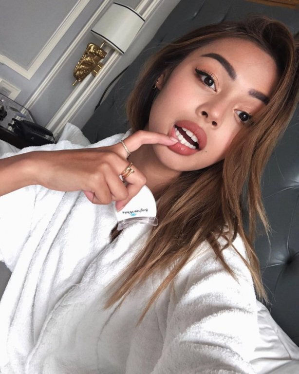 5 kiểu chụp ảnh giúp Lily Maymac bé tẹo nhưng vẫn sexy