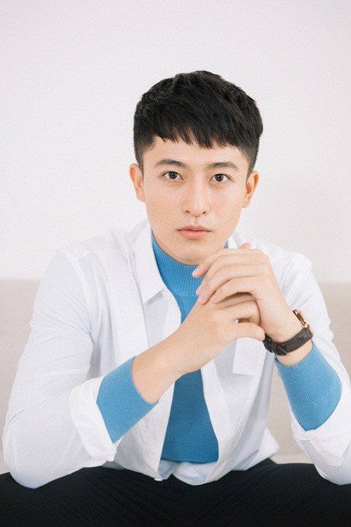 sau-20-lan-phau-thuat-lay-lai-dien-mao-vi-tai-nan-harry-lu-chinh-thuc-tai-xuat-man-anh-hoi-ngo-voi-midu