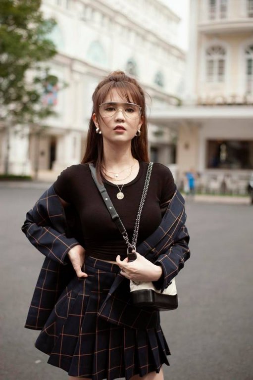 sau-thu-minh-bat-khoc-vi-buc-xuc-den-luot-ngoc-trinh-bi-dung-hinh-anh-quang-cao-dich-vu-massage-o-dubai