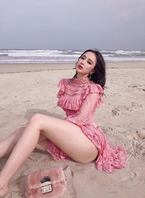 angela-phuong-trinh-lai-tiep-tuc-dot-mat-fans-voi-vong-3-cuc-khung