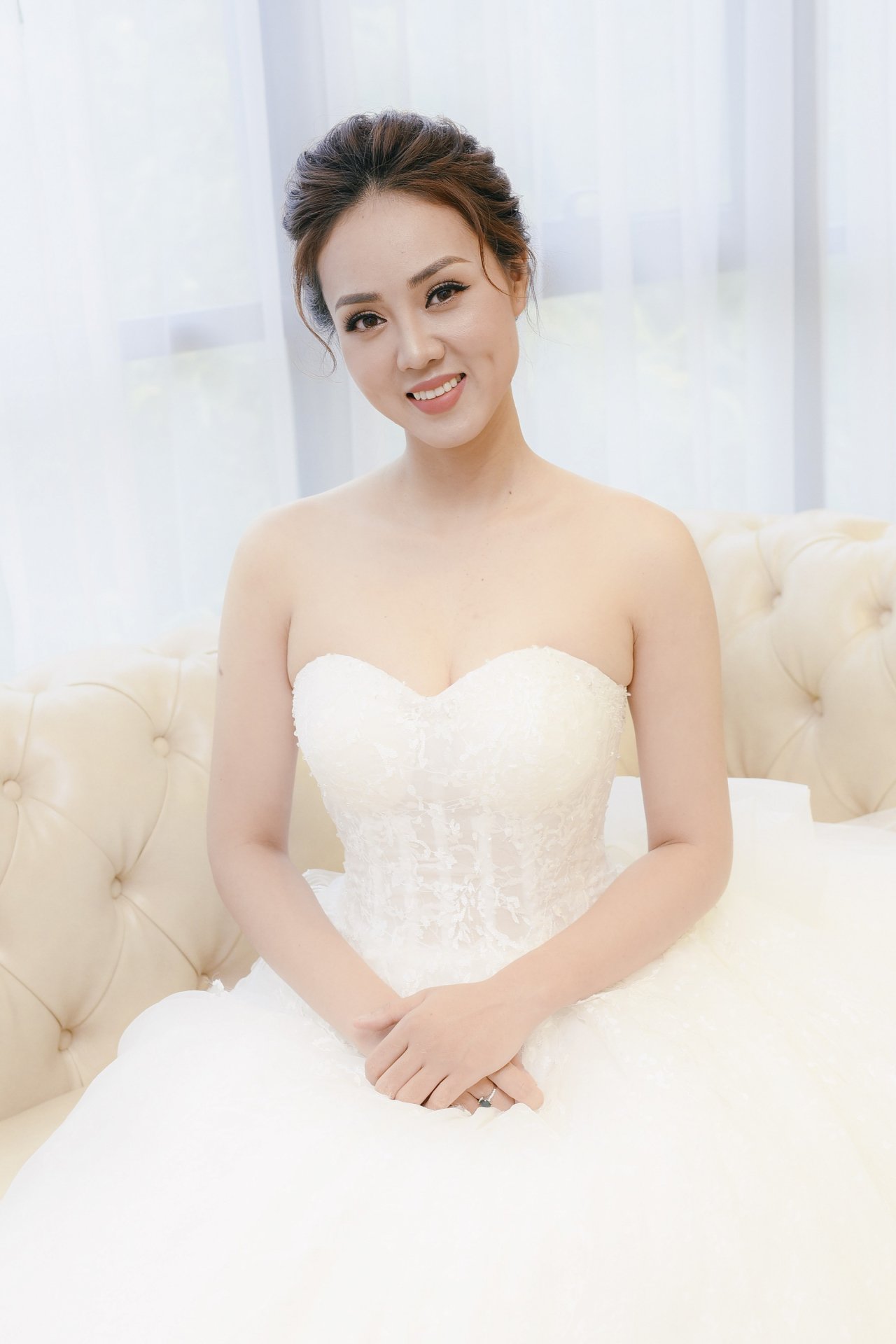 ban-gai-bat-ngo-lo-anh-thu-vay-cuoi-lam-co-dau-xinh-dep-dan-mang-xon-xao-cong-ly-sap-lay-vo-moi