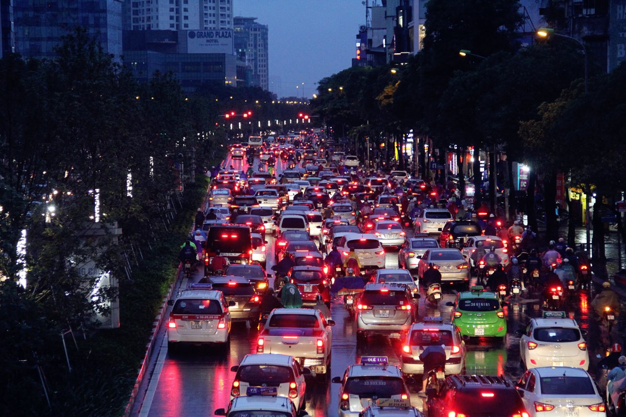 nguoi-dan-ha-noi-chen-nhau-ve-nha-truoc-bao-duong-tac-cang-tac-them
