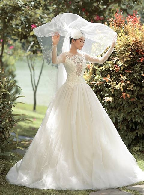 nhung-lan-nha-phuong-dien-vay-co-dau-dep-nhu-thien-than
