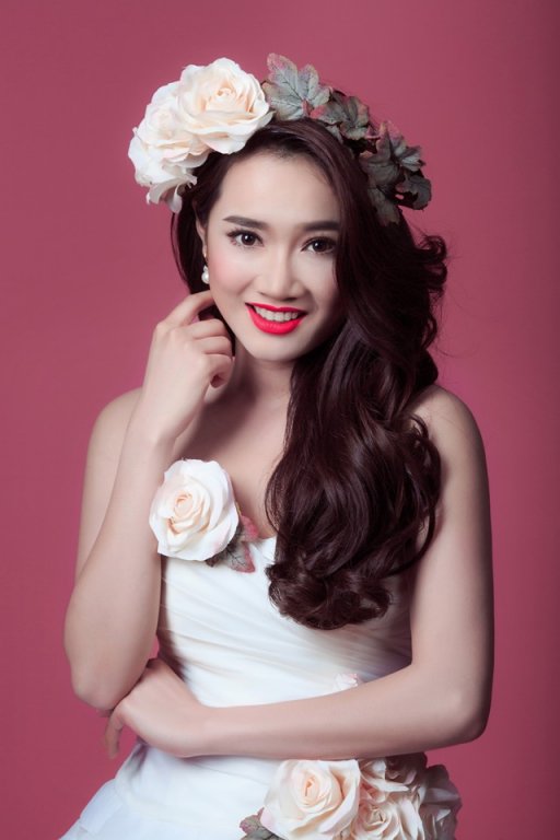 nhung-lan-nha-phuong-dien-vay-co-dau-dep-nhu-thien-than