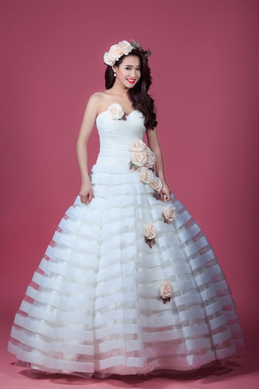 nhung-lan-nha-phuong-dien-vay-co-dau-dep-nhu-thien-than