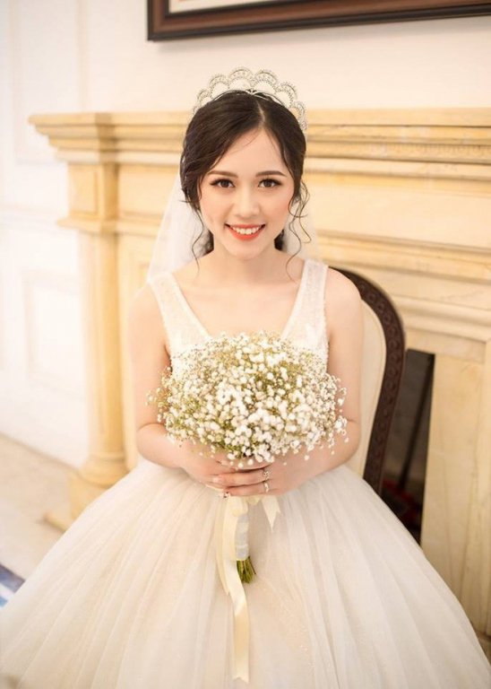 Cô giáo tiếng Anh sinh năm 95 khiến học trò không ngừng khen ngợi, chia sẻ ảnh lên mạng xã hội