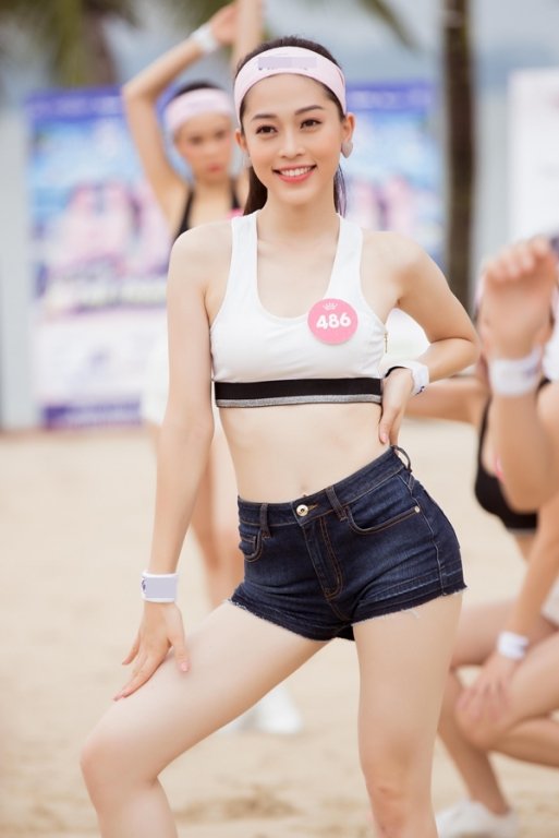 thi-sinh-hoa-hau-viet-nam-2018-khoe-ve-dep-khoe-khoan-nang-dong-trong-phan-thi-nguoi-dep-the-thao