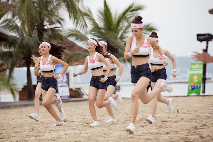 thi-sinh-hoa-hau-viet-nam-2018-khoe-ve-dep-khoe-khoan-nang-dong-trong-phan-thi-nguoi-dep-the-thao