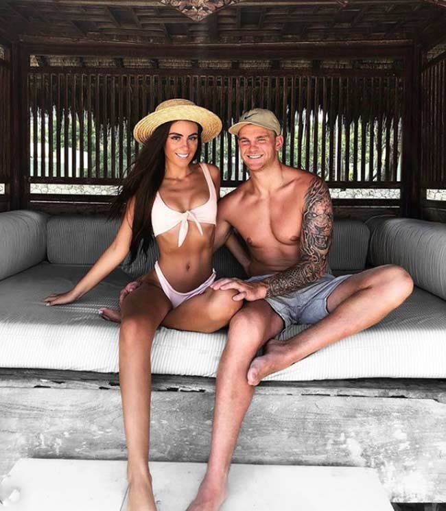 Cô gái trẻ có thân hình tượng đồng được hâm mộ vì eo nhỏ 2 gang rưỡi