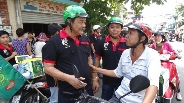 bat-ngo-hinh-anh-dai-gia-tran-qui-thanh-xuong-duong-doi-non-bao-hiem-tiep-thi-tra-sua