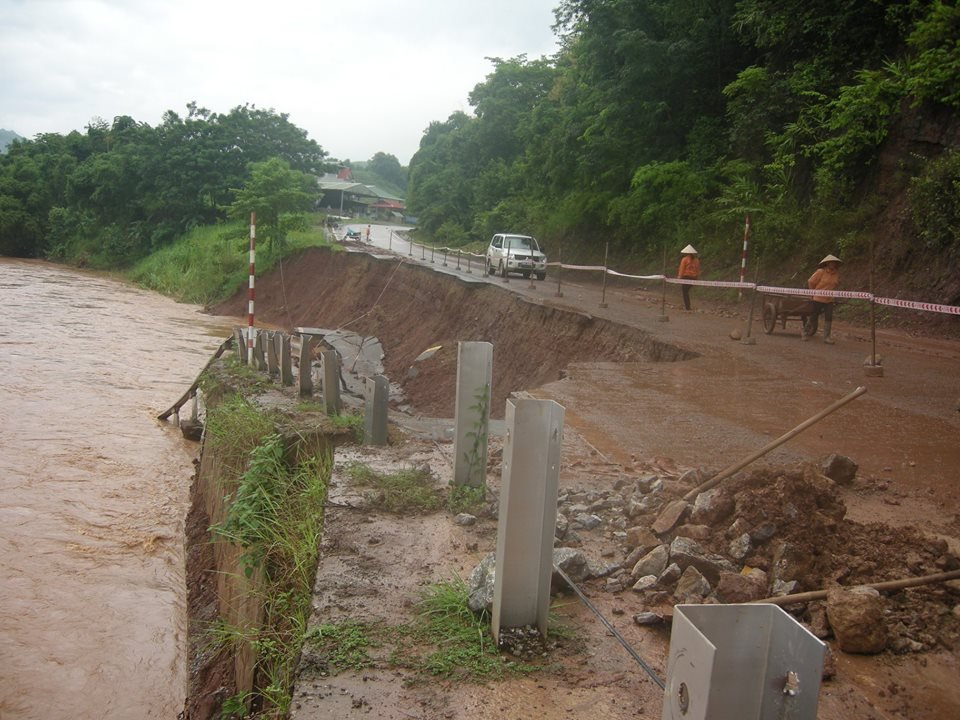 con-bao-so-4-sat-taluy-cac-tinh-mien-nui-ngap-ung-tai-nghe-an-thanh-hoa
