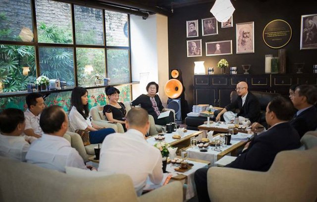 Người phụ nữ cạnh ông chủ Trung Nguyên trong vụ ly hôn nghìn tỷ