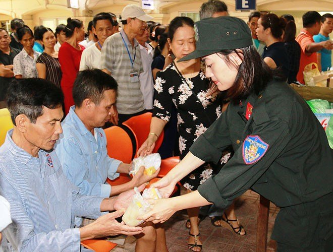Nữ cảnh sát cơ động 6 lần trao tặng “sự sống”