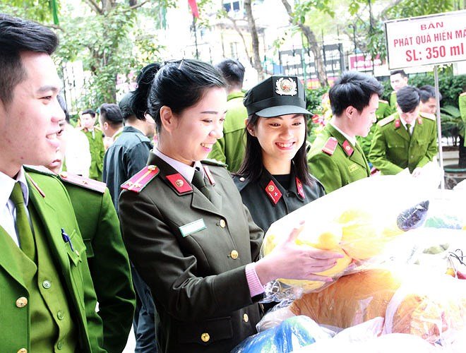 Nữ cảnh sát cơ động 6 lần trao tặng “sự sống”