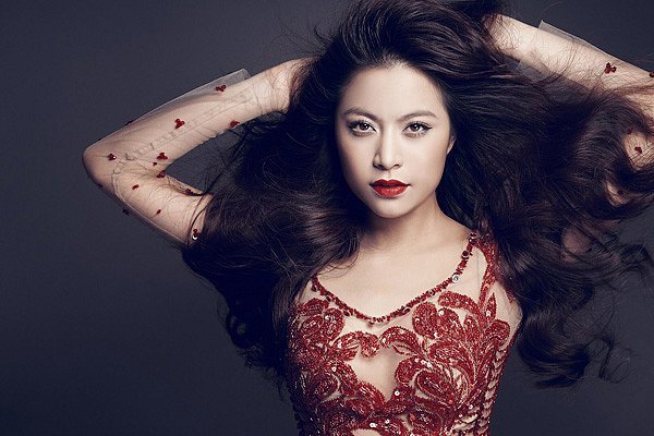 hoang-thuy-linh-la-ai-va-noi-tieng-do-dau
