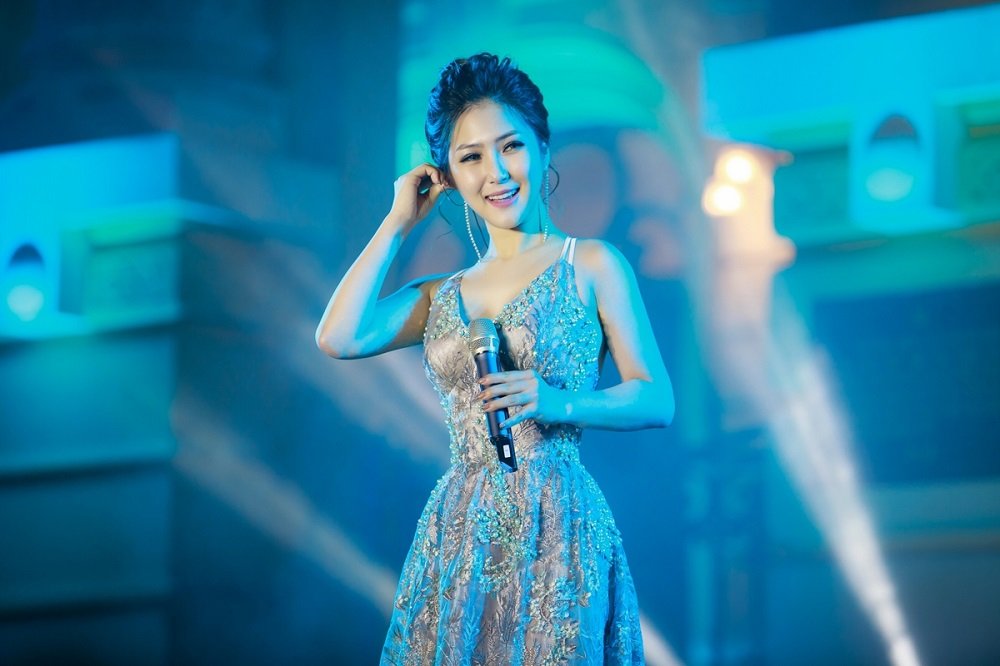 huong-tram-la-ai-va-noi-tieng-nhu-the-nao