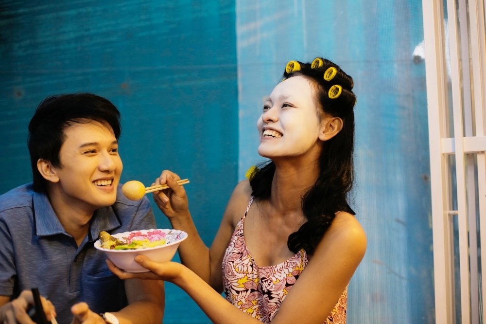 mai-ngo-khong-chan-may-mat-trang-boc-ao-hai-day-goi-cam-khien-dan-tinh-thot-len-cai-quai-gi-dang-xay-ra