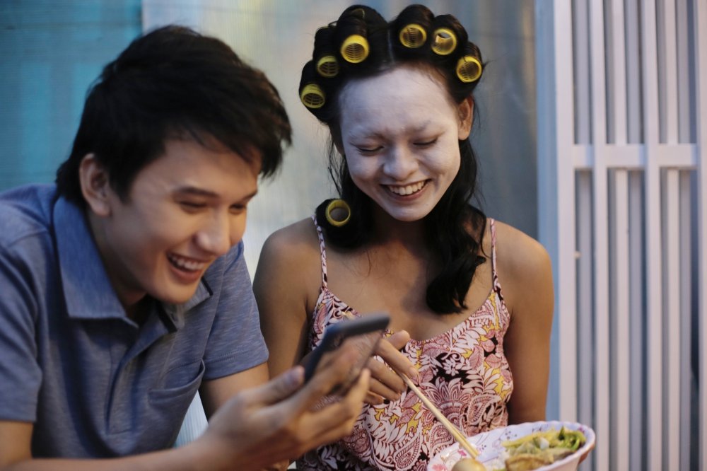 mai-ngo-khong-chan-may-mat-trang-boc-ao-hai-day-goi-cam-khien-dan-tinh-thot-len-cai-quai-gi-dang-xay-ra