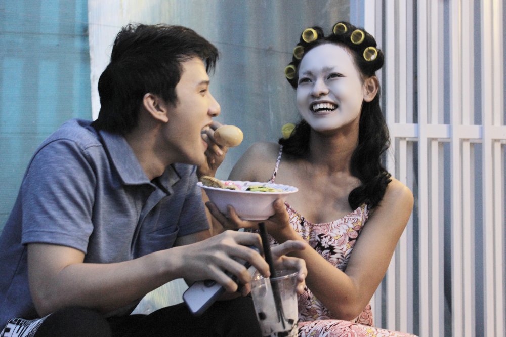 mai-ngo-khong-chan-may-mat-trang-boc-ao-hai-day-goi-cam-khien-dan-tinh-thot-len-cai-quai-gi-dang-xay-ra