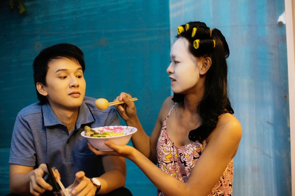 mai-ngo-khong-chan-may-mat-trang-boc-ao-hai-day-goi-cam-khien-dan-tinh-thot-len-cai-quai-gi-dang-xay-ra