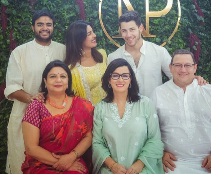 Hoa hậu Thế giới 2000 và Nick Jonas làm lễ đính hôn theo phong tục Ấn Độ