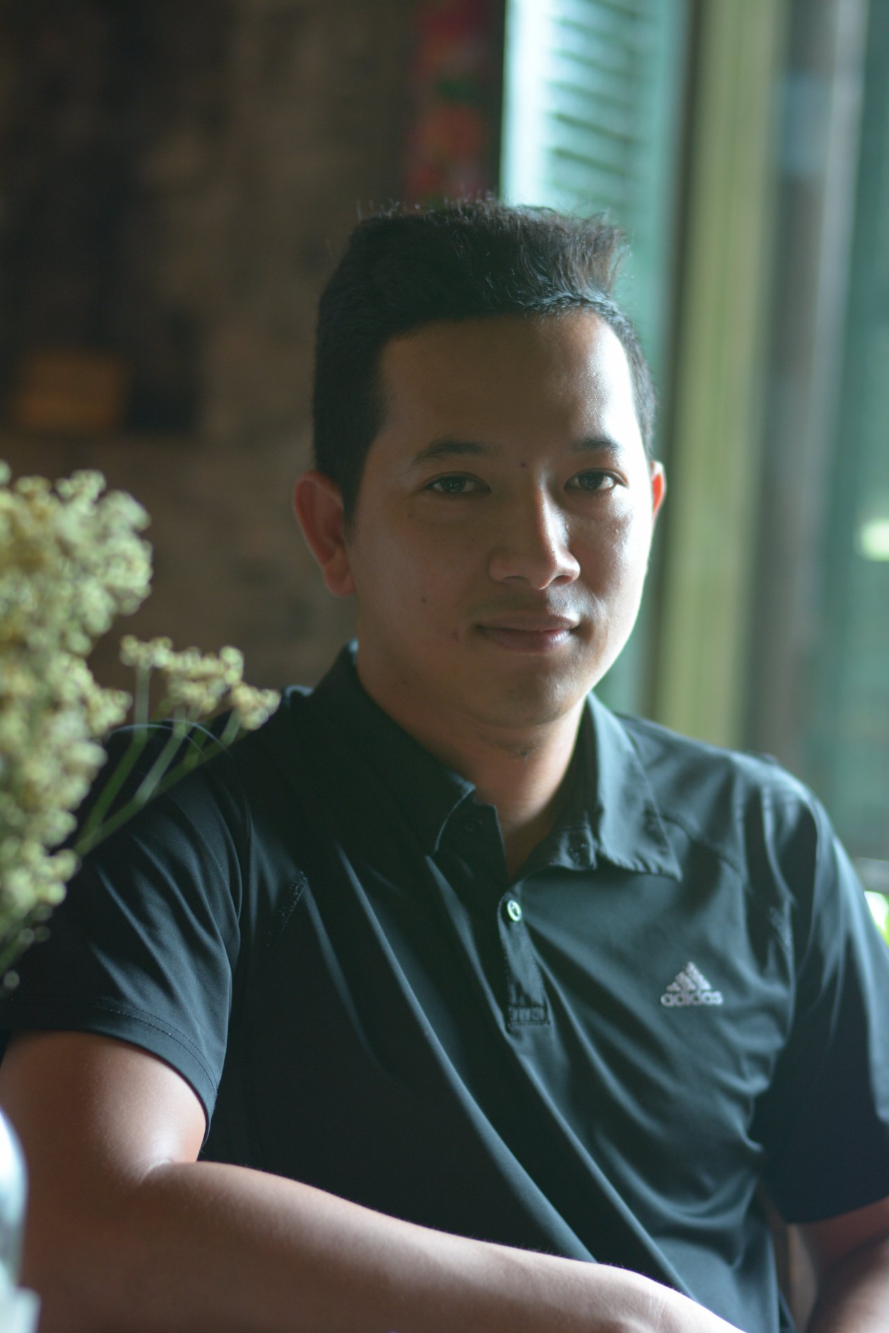 ceo-8x-phuc-vu-ca-phe-trong-xenhung-bai-hoc-truong-doi-vo-gia