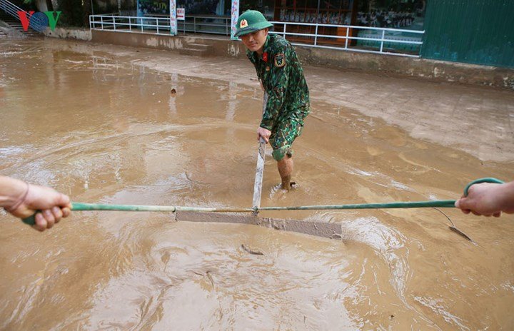 Miền tây xứ Nghệ gồng mình khắc phục hậu quả sau lũ