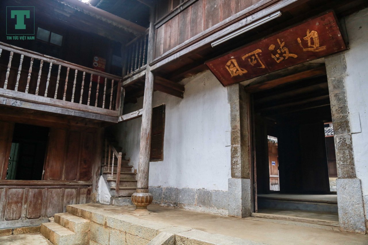 ve-dep-cua-dinh-thu-vua-meo-hon-100-tuoi-tai-ha-giang-dang-roi-vao-lum-xum-quyen-su-dung-dat