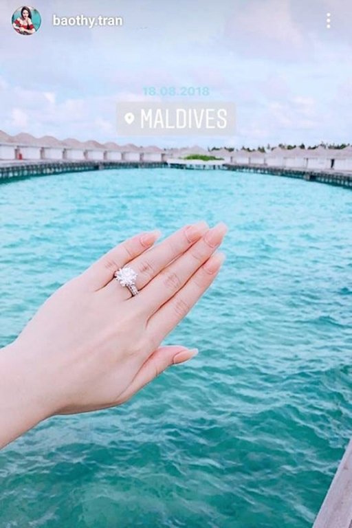 khong-chi-o-maldives-bao-thy-cung-nhieu-lan-khoe-than-hinh-goi-cam-cung-lan-da-trang-non-trong-trang-phuc-bikini
