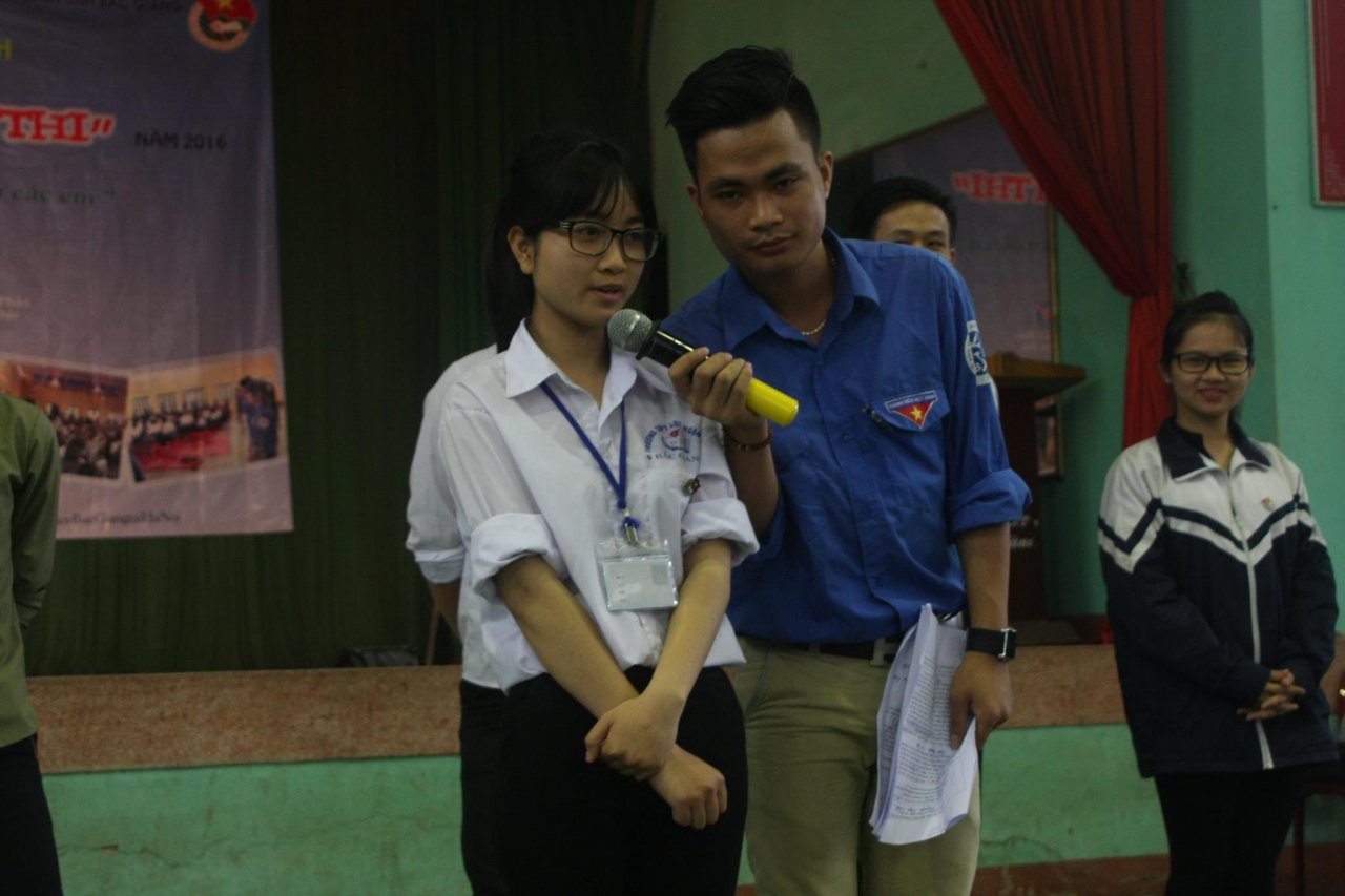 nghi-luc-vuot-kho-cua-chang-sinh-vien-truyen-thong-6-nam-xuong-ha-noi-tu-di-tren-doi-chan-cua-minh
