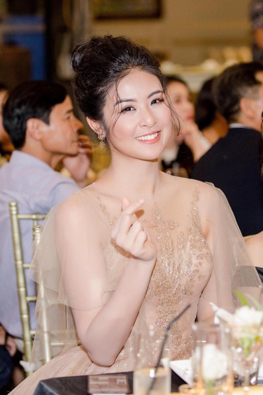 ngoc-han-chung-thanh-phong-ngoi-ghe-nong-chung-ket-hoa-hau-sieu-quoc-gia-viet-nam-2018