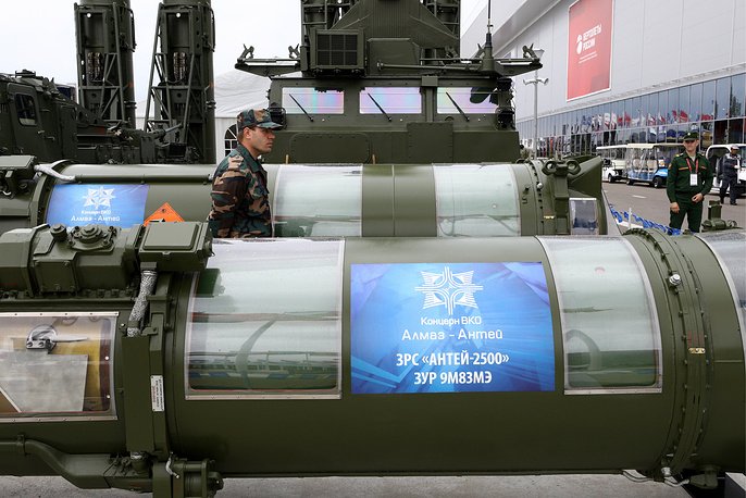 nga-khoe-dan-vu-khi-toi-tan-tai-dien-dan-army-2018