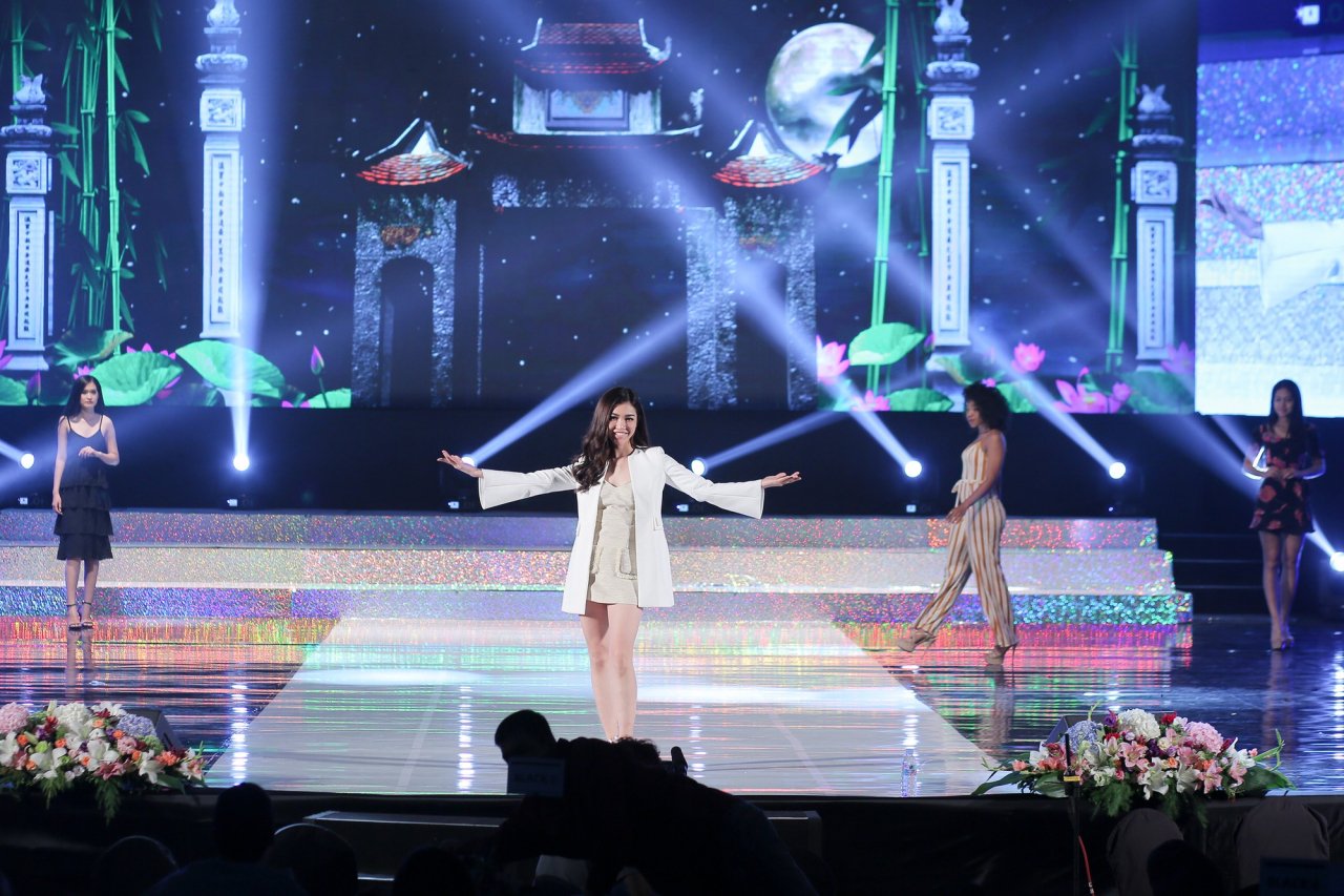 truoc-gio-g-thi-sinh-hoa-hau-sieu-quoc-gia-viet-nam-2018-dien-ao-dai-o-han-quoc