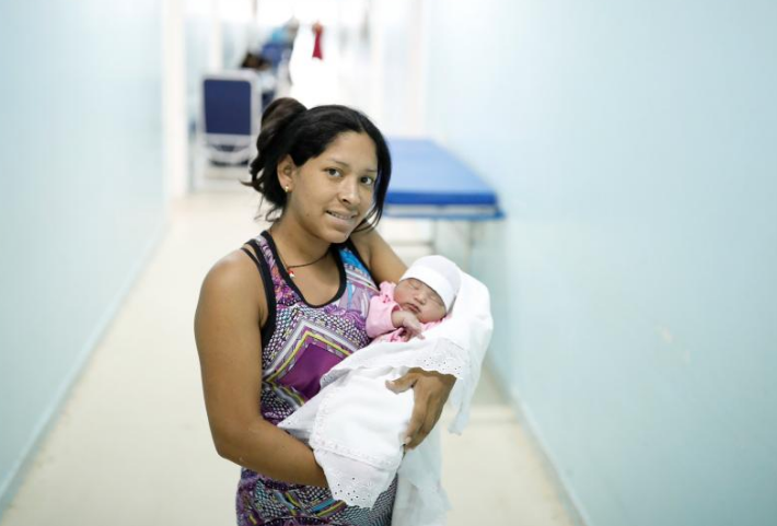 qua-thieu-thon-cac-ba-me-venezuela-sang-brazil-de-sinh-con