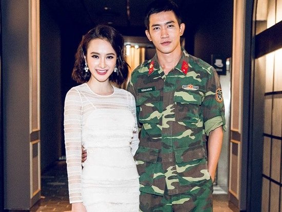 dep-trai-la-the-nhung-vo-canh-lai-bi-che-toi-ta-khi-hat-live-voi-tu-cach-ca-si