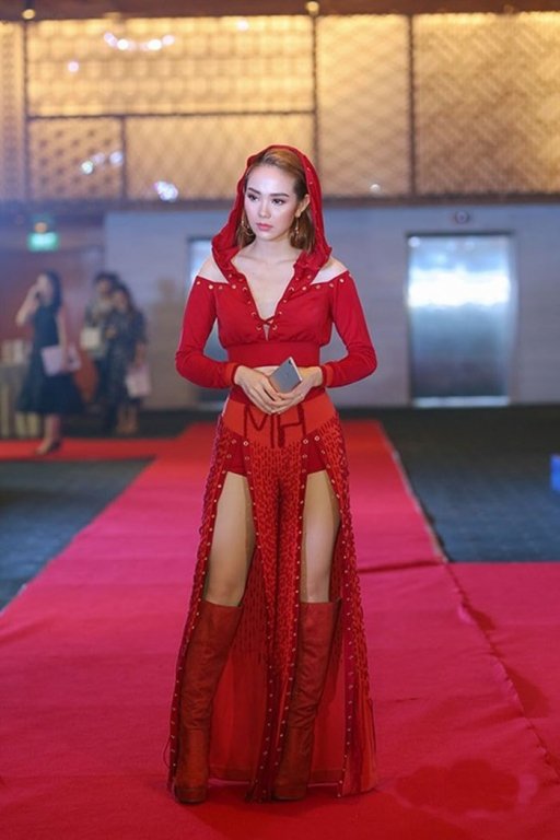 nhung-lan-mac-trang-phuc-sai-qua-sai-khong-the-cuu-van-noi-voc-dang-cua-minh-hang