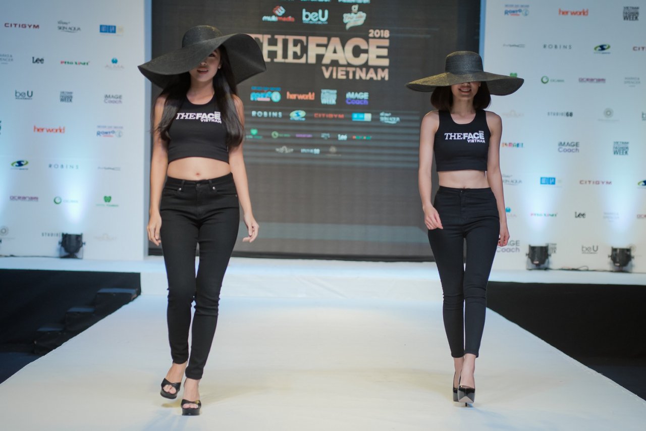 top-36-the-face-2018-chat-chem-nhau-tren-san-catwalk-loat-ung-vien-sang-gia-dan-lo-dien