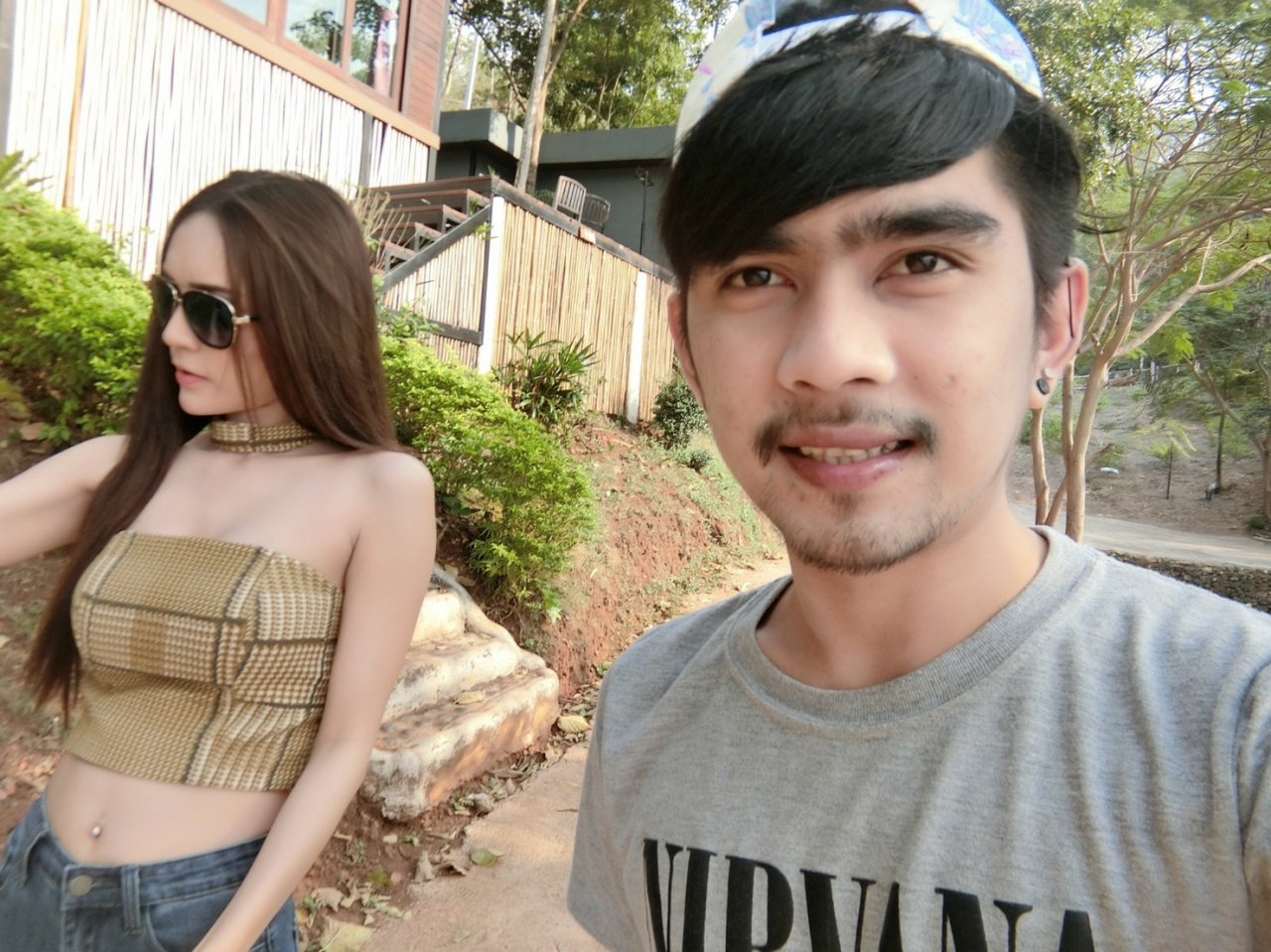 chuyen-tinh-nguoi-mau-chuyen-gioi-va-anh-xe-om-gay-xon-xao-thai-lan