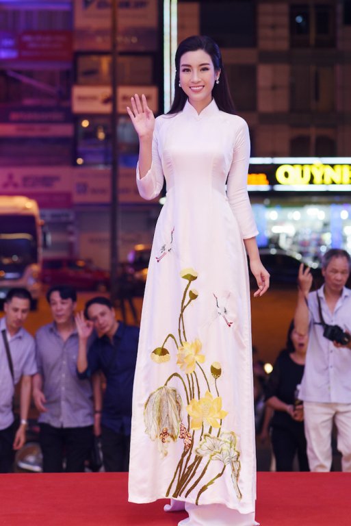 gan-het-nhiem-ki-hoa-hau-viet-nam-do-my-linh-gay-bat-ngo-khi-lan-dau-xuat-hien-voi-mai-toc-ngan-ngang-vai
