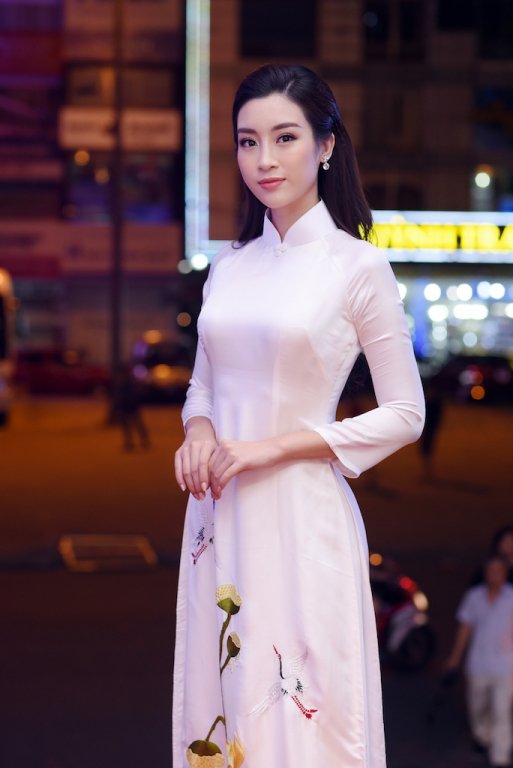 gan-het-nhiem-ki-hoa-hau-viet-nam-do-my-linh-gay-bat-ngo-khi-lan-dau-xuat-hien-voi-mai-toc-ngan-ngang-vai