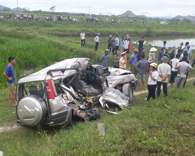 vu-tau-hoa-tong-o-to-4-nguoi-thuong-vong-ron-nguoi-loi-ke-cua-nhan-chung