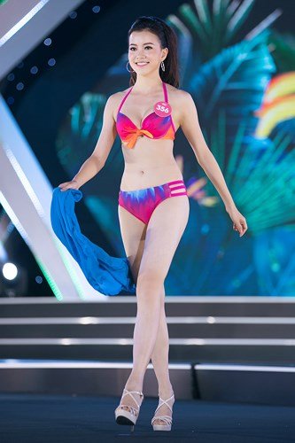 Thí sinh Hoa hậu Việt Nam lộ khuyết điểm bắp chân to khi diện bikini