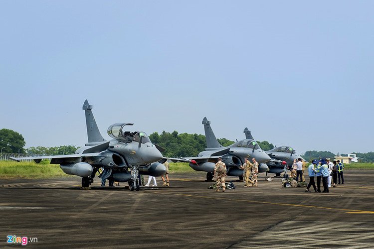 Cận cảnh phi đội tiêm kích Rafale vừa hạ cánh xuống Việt Nam