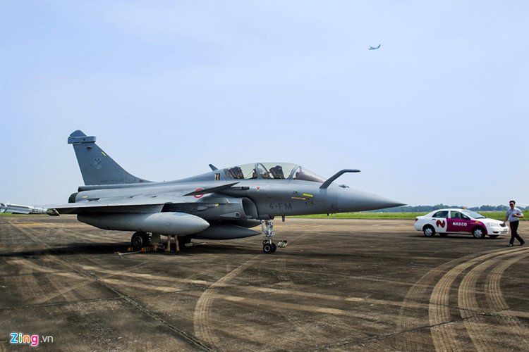 Cận cảnh phi đội tiêm kích Rafale vừa hạ cánh xuống Việt Nam