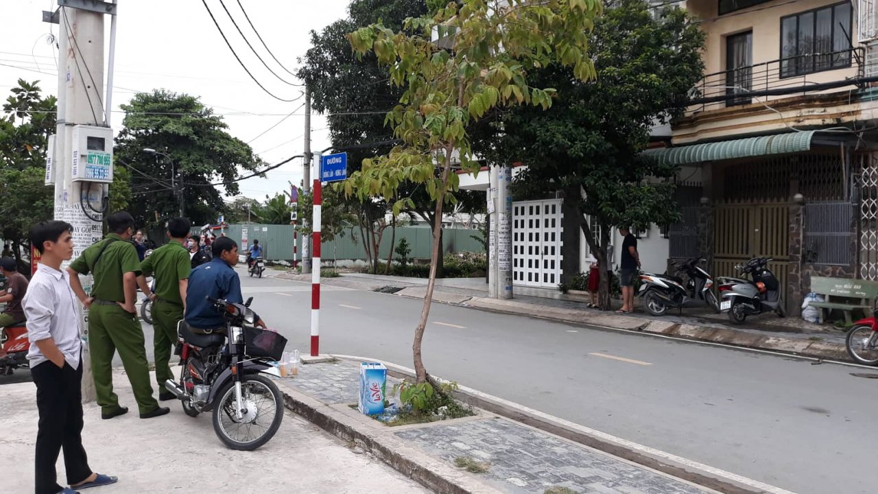 chay-lon-nha-ba-tang-o-tp-hcm-mot-nguoi-dan-ong-tu-vong