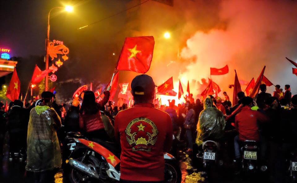dem-nay-nguoi-viet-nam-khong-ngu