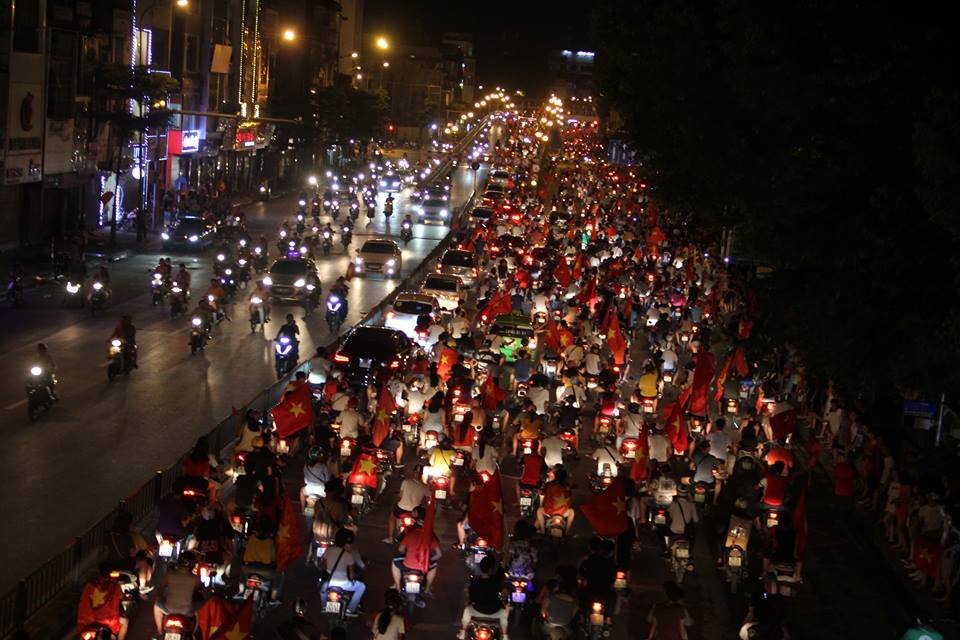 dem-nay-nguoi-viet-nam-khong-ngu
