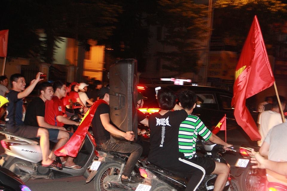 dem-nay-nguoi-viet-nam-khong-ngu